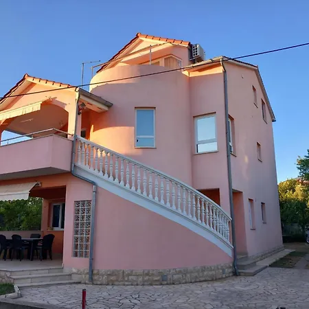 Mit Balkon In Guter Lage Tribalj