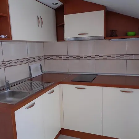 Apartment Mit Balkon In Guter Lage